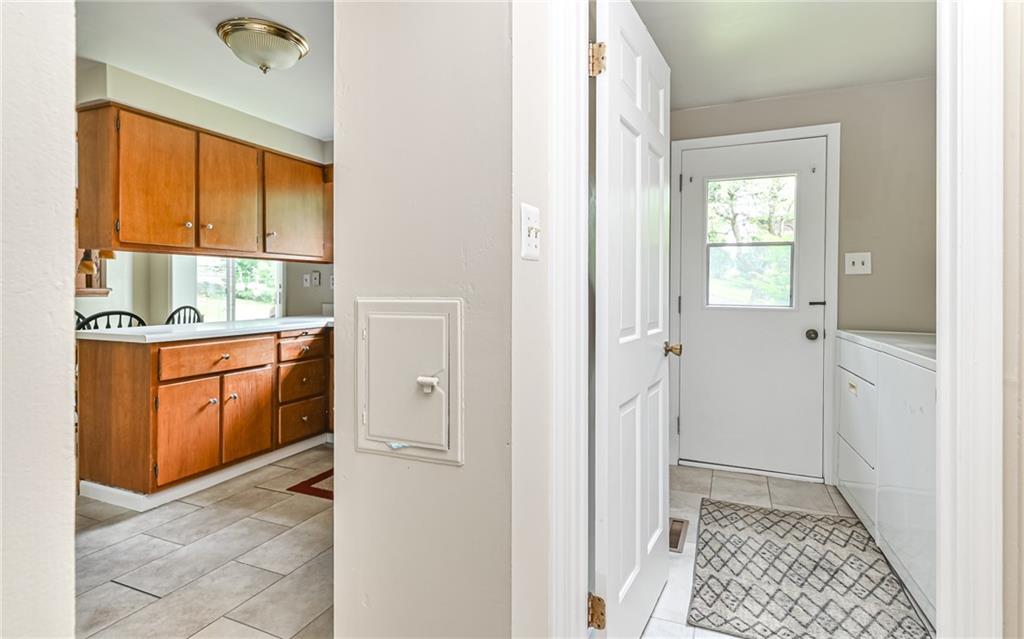 1392 Old Meadow Road Pittsburgh, PA 15241 - Photo 6 of 34 a room with a sink and a window