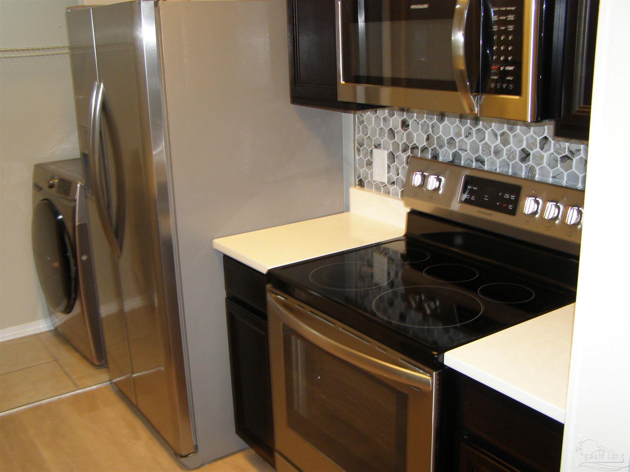 601 East Burgess Road, Unit E3 Pensacola, FL 32504 - Photo 10 of 19 a stove top oven sitting inside of a kitchen