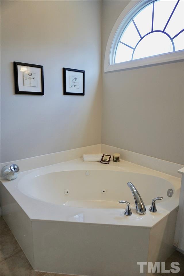 2920 Sunnystone Way Raleigh, NC 27613 - Photo 13 of 25