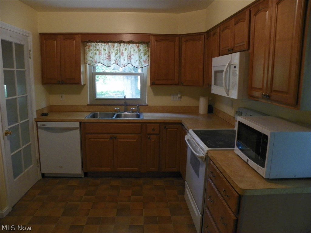 585 Ridge Road Hinckley, OH 44233 - Photo 3 of 32