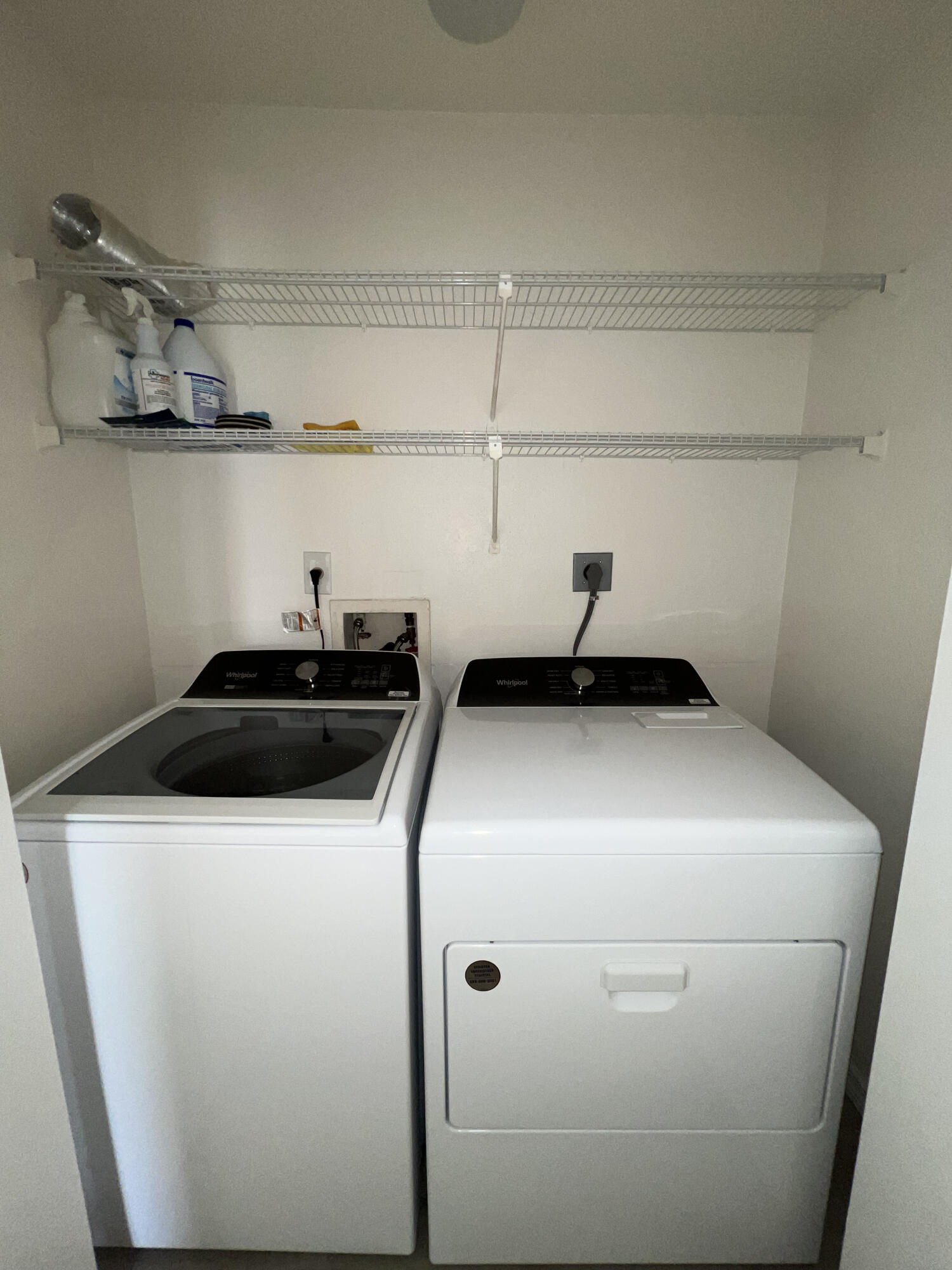 899 Riverside Drive, Unit 620 Coral Springs, FL 33071 - Photo 6 of 46 a utility room with dryer and washer