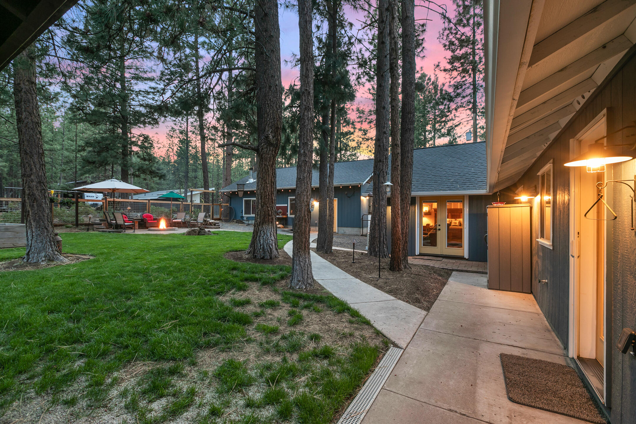 19175 Kiowa Road Bend, OR 97702 - Photo 42 of 44 Back