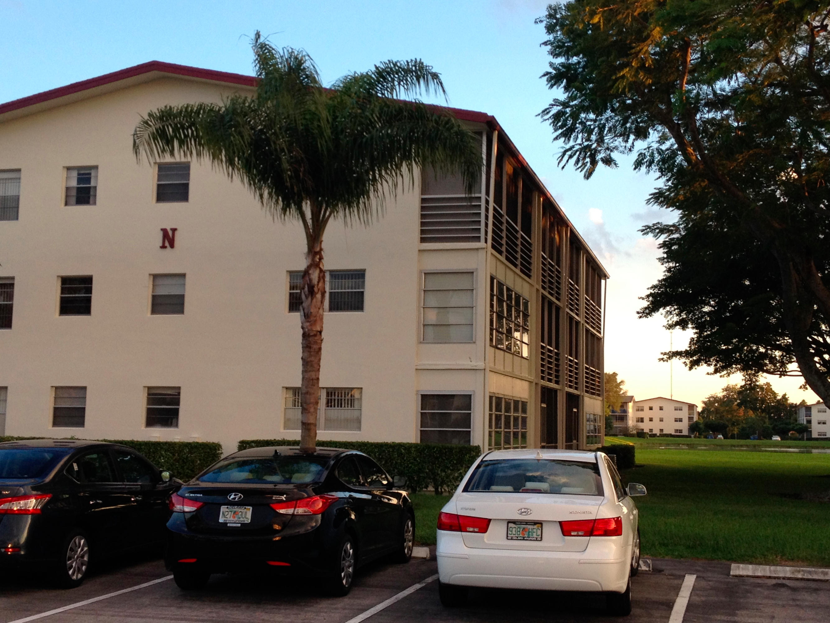 588 Fanshaw North, Unit 588 Boca Raton, FL 33434 - Photo 2 of 27 Exterior 1 View of Corner