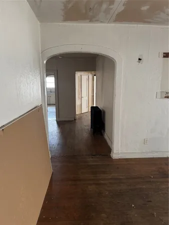 a view of room with a window and a ceiling fan