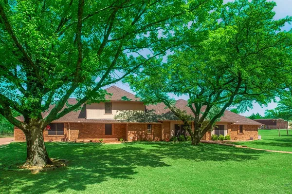 $775,000 | 13 Crestview Circle, Rockwall, TX 75087