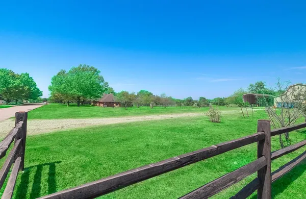 $775,000 | 13 Crestview Circle, Rockwall, TX 75087