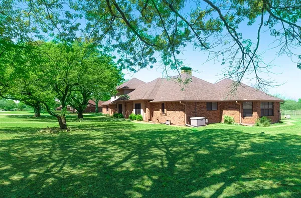 $775,000 | 13 Crestview Circle, Rockwall, TX 75087