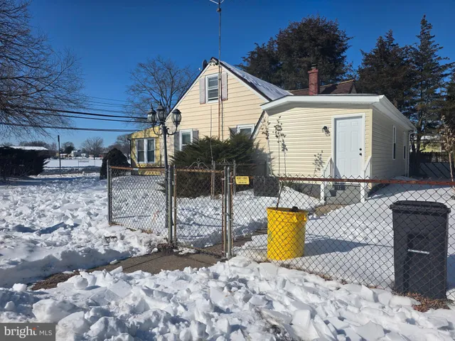 $2,725 | 522 Kuser Road, Hamilton, NJ 08619