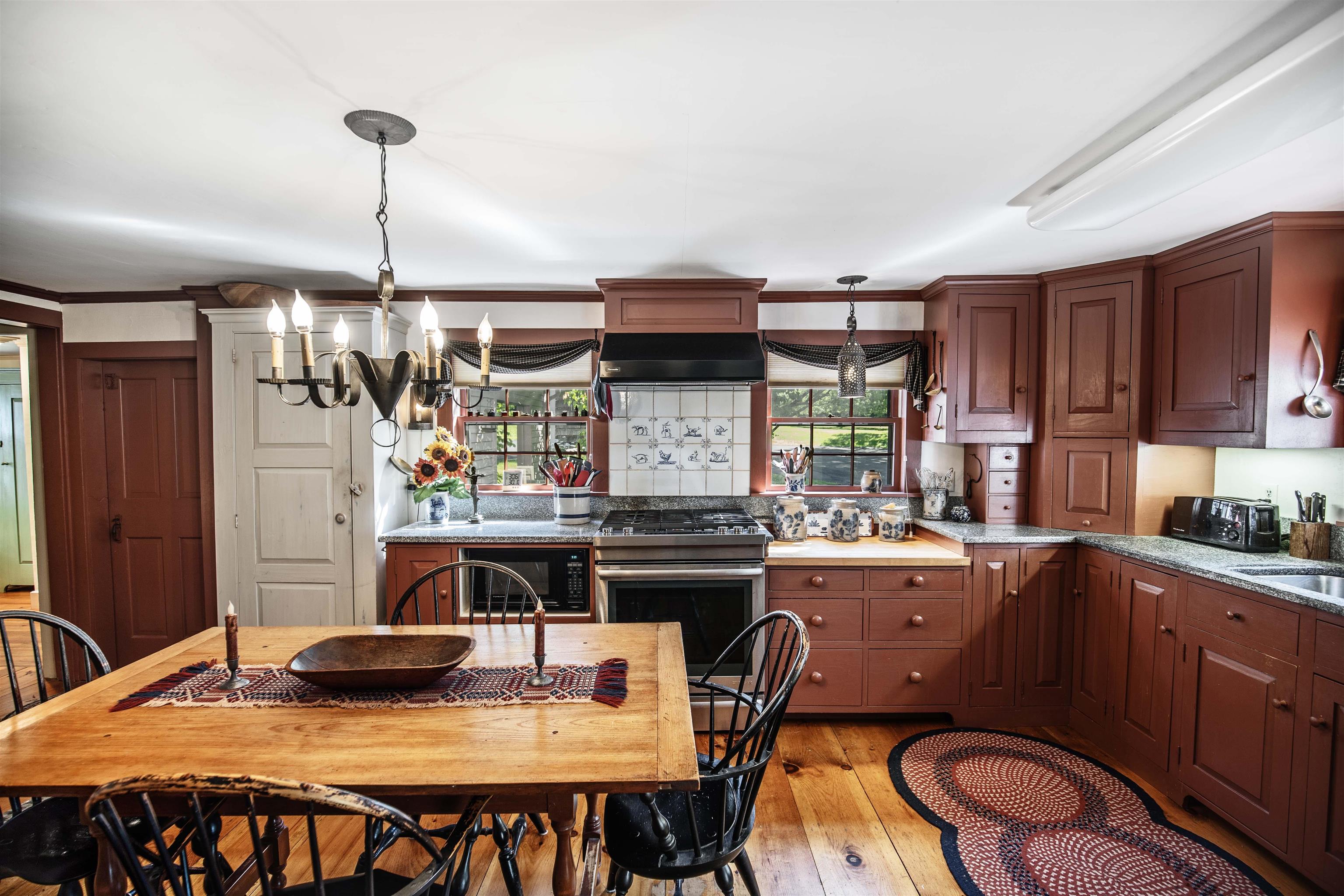 237 4th Range Road Pembroke, NH 03275 - Photo 11 of 40