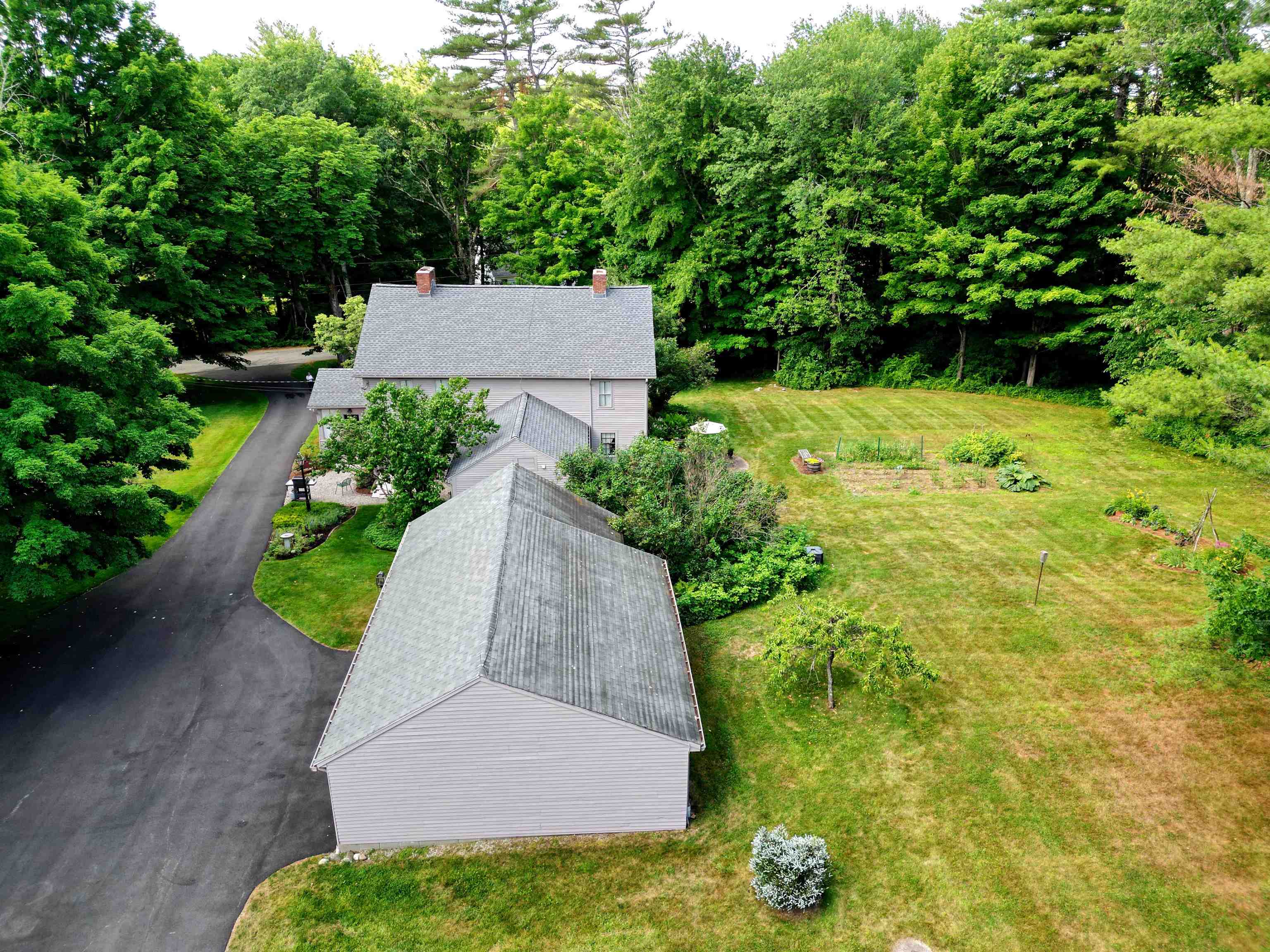 237 4th Range Road Pembroke, NH 03275 - Photo 5 of 40