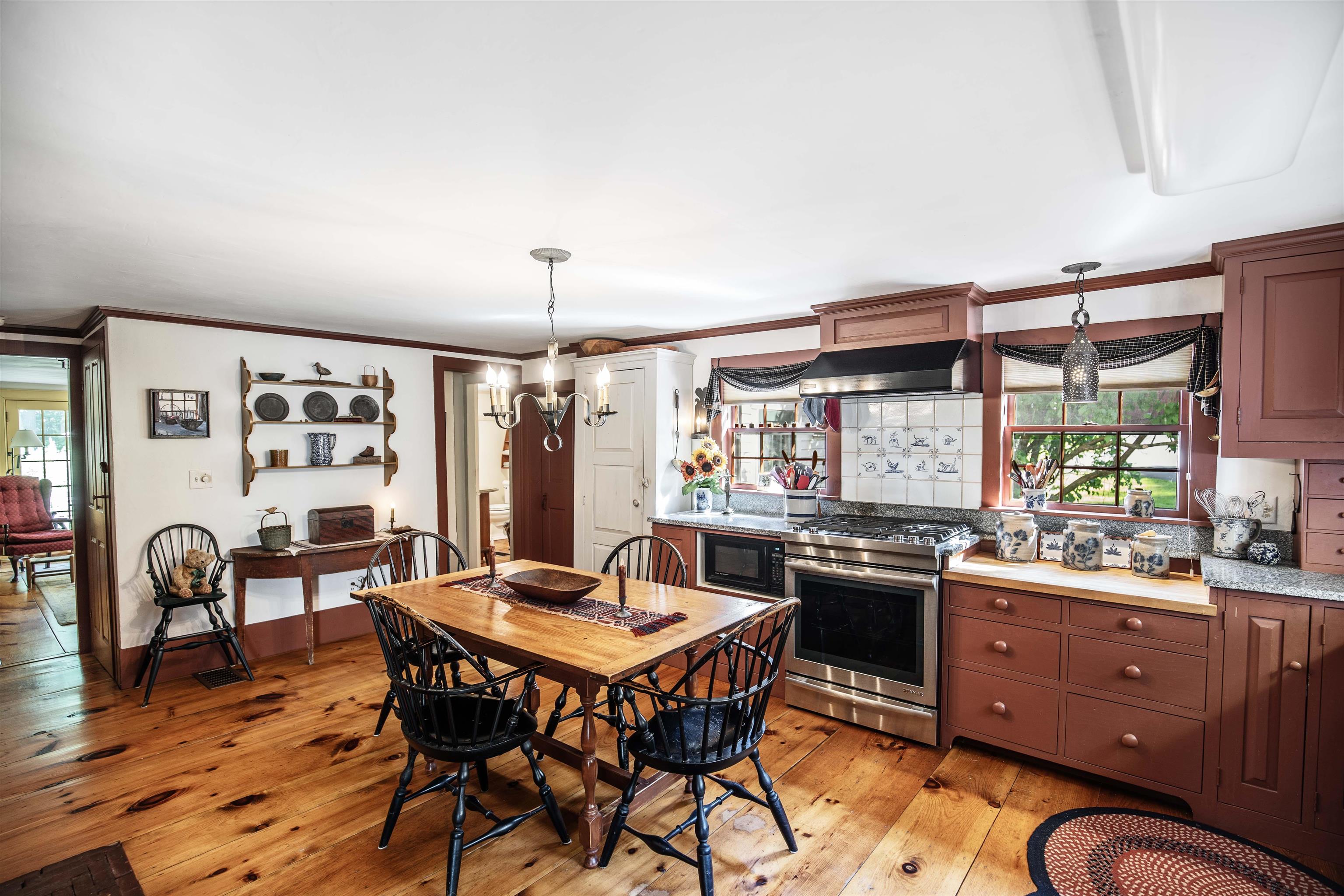 237 4th Range Road Pembroke, NH 03275 - Photo 10 of 40