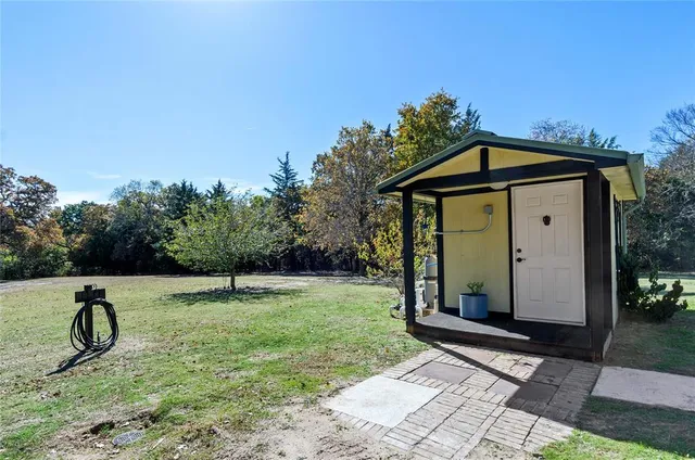 a view of outdoor space