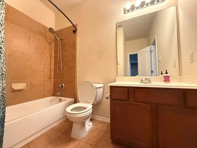 a view of a house with backyard and porch