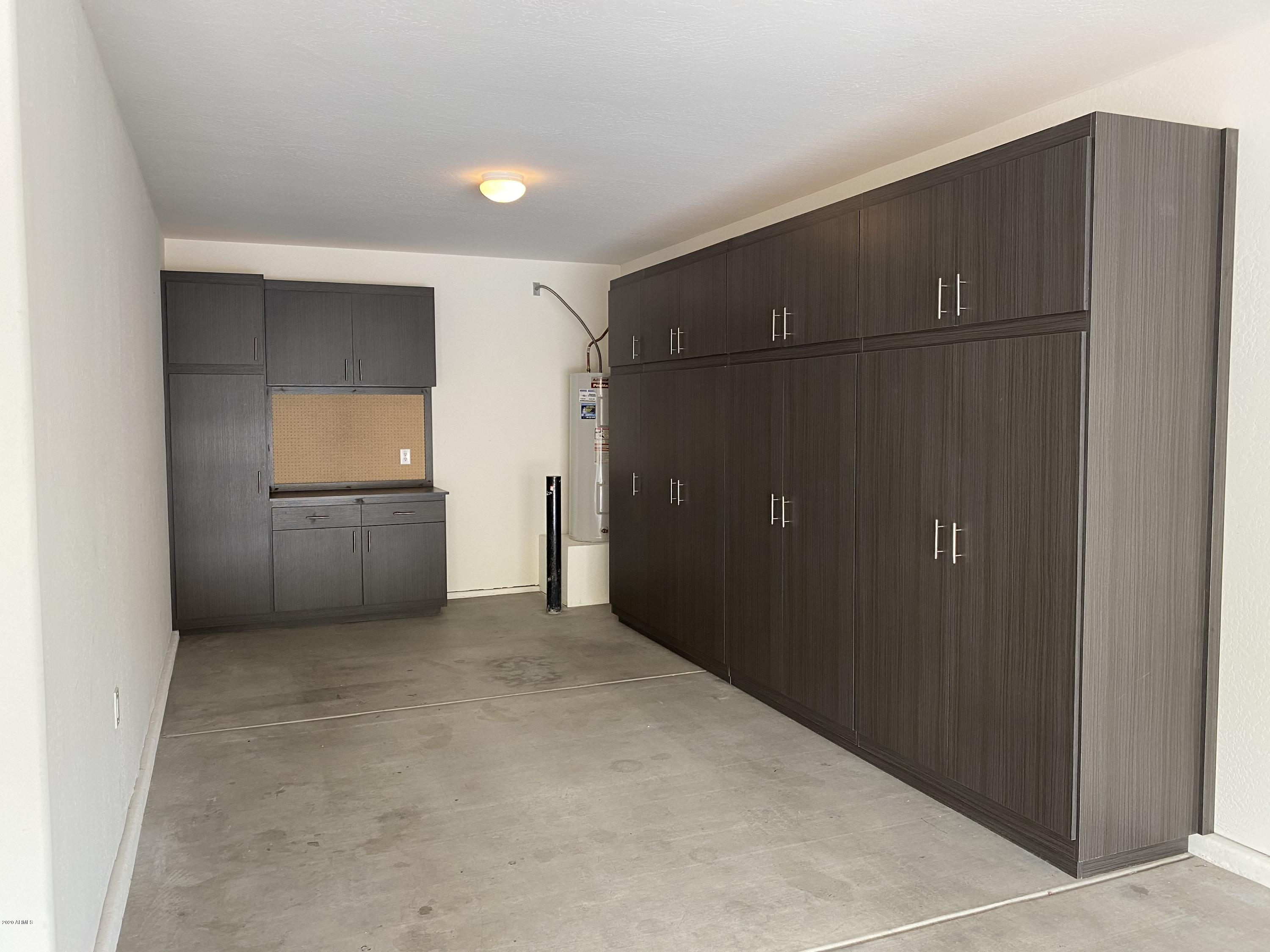23009 North 19th Way Phoenix, AZ 85024 - Photo 5 of 29 garage