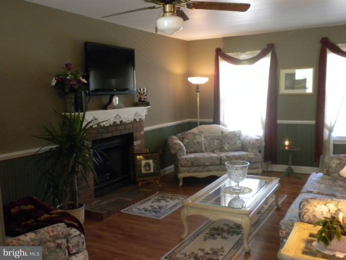 1721 Ball Road Port Republic, MD 20676 - Photo 17 of 25 a living room with furniture and a flat screen tv