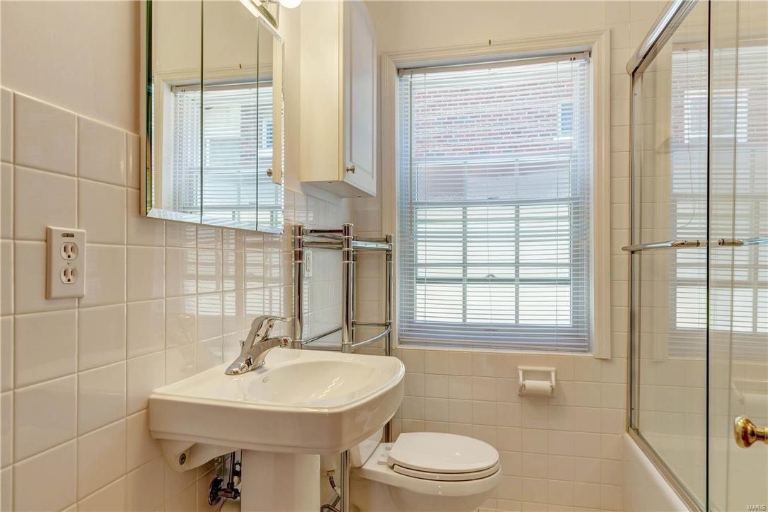 2444 Bremerton Road St. Louis, MO 63144 - Photo 17 of 36 Gallery Image 17