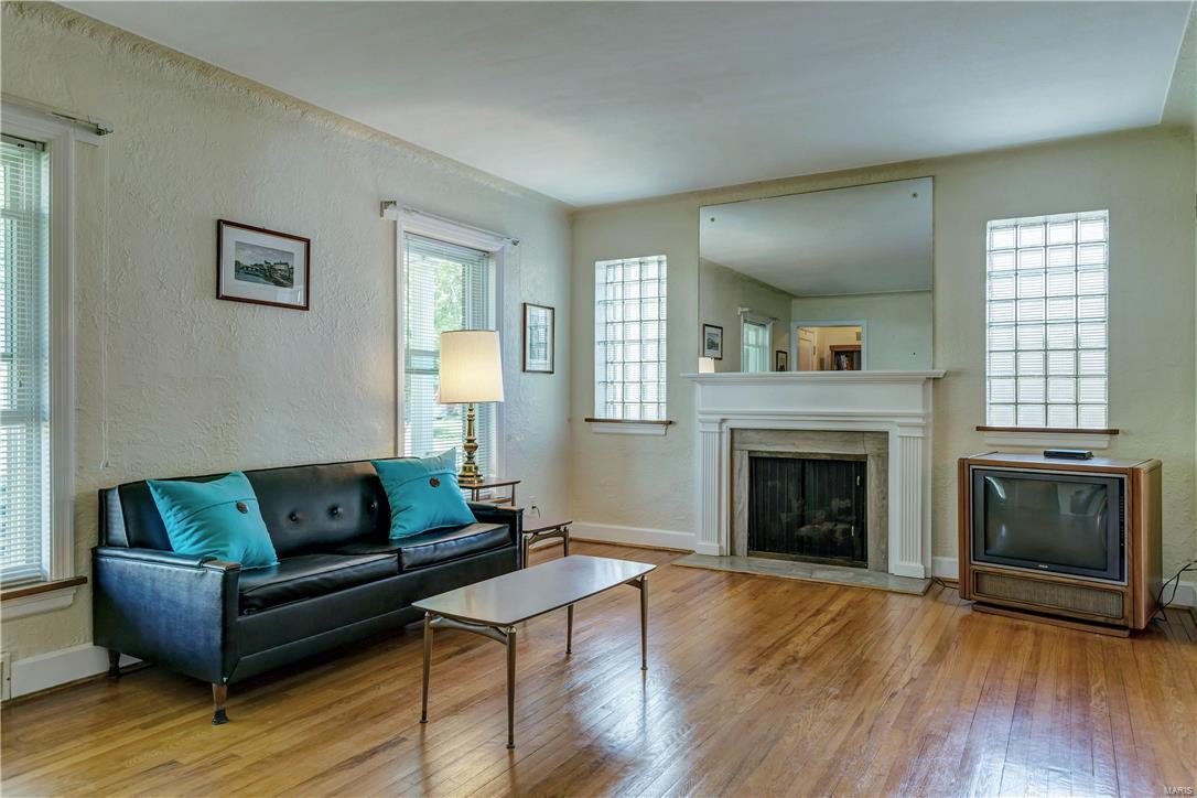 2444 Bremerton Road St. Louis, MO 63144 - Photo 4 of 36 Gallery Image 4