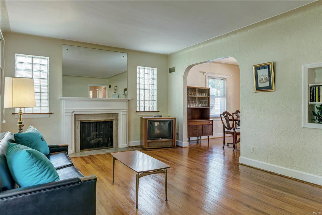 2444 Bremerton Road St. Louis, MO 63144 - Photo 5 of 36 Gallery Image 5