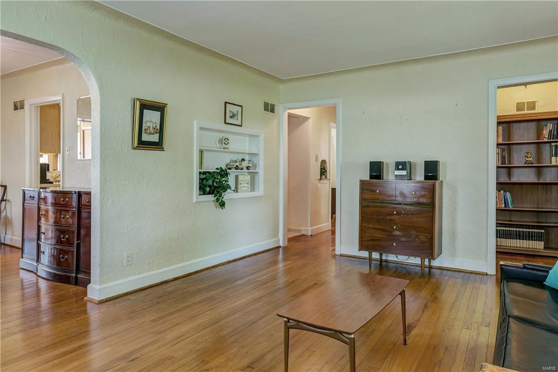 2444 Bremerton Road St. Louis, MO 63144 - Photo 6 of 36 Gallery Image 6