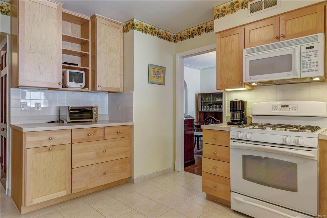 2444 Bremerton Road St. Louis, MO 63144 - Photo 9 of 36 Gallery Image 9