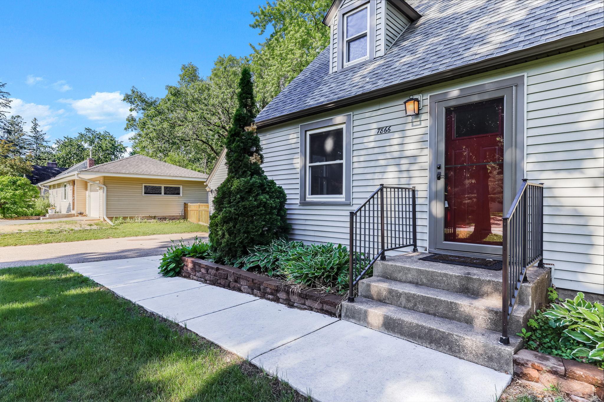 7866 Eastwood Road St. Paul, MN 55112 - Photo 3 of 45