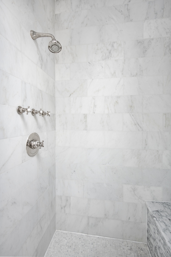 3733 North Wayne Avenue Chicago, IL 60613 - Photo 17 of 40 a bathroom with a shower