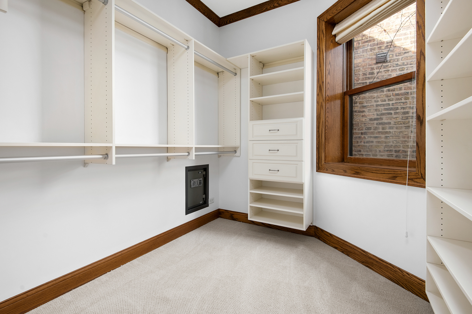 3733 North Wayne Avenue Chicago, IL 60613 - Photo 18 of 40 a view of an empty walk in closet