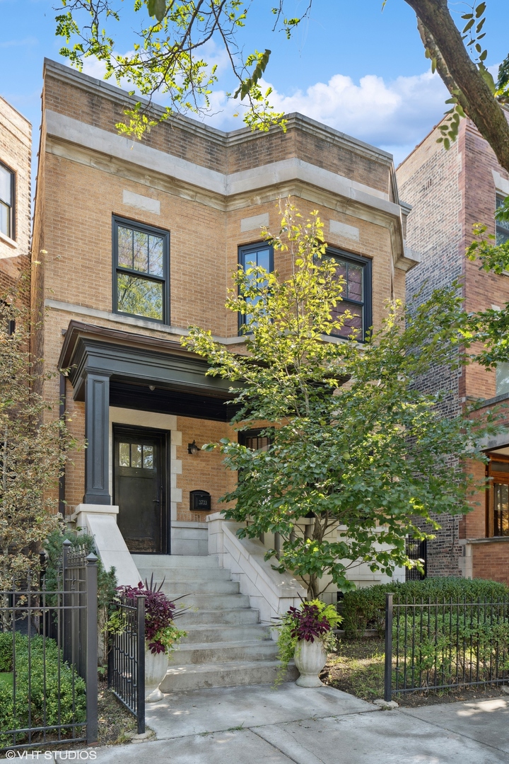 3733 North Wayne Avenue Chicago, IL 60613 - Photo 2 of 40 a front view of a house with a yard