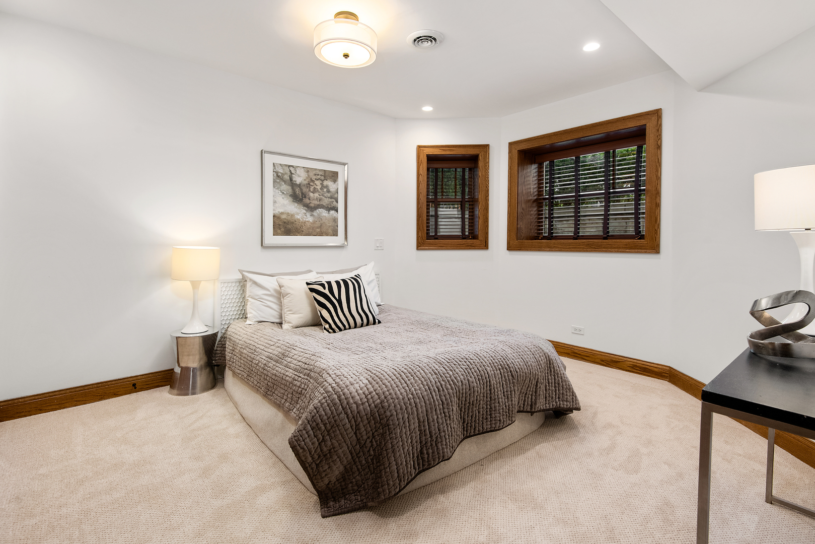 3733 North Wayne Avenue Chicago, IL 60613 - Photo 26 of 40 a spacious bedroom with a bed and a cabinets