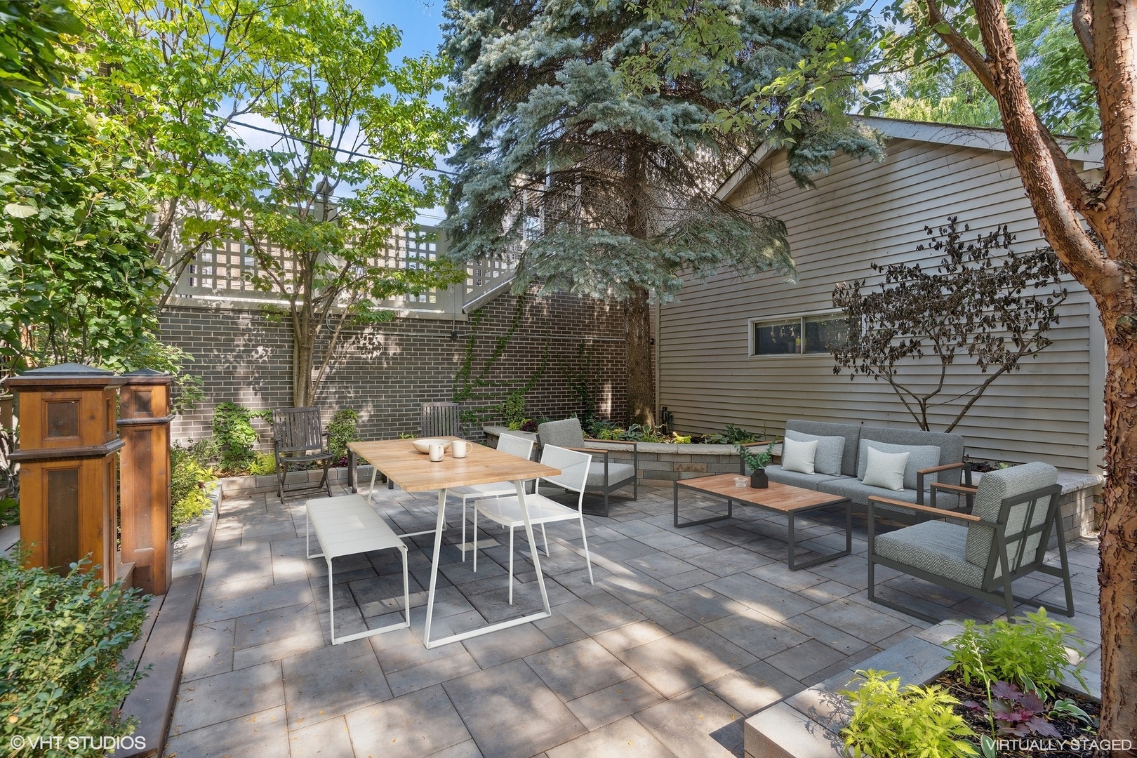 3733 North Wayne Avenue Chicago, IL 60613 - Photo 35 of 40 a backyard of a house with outdoor seating