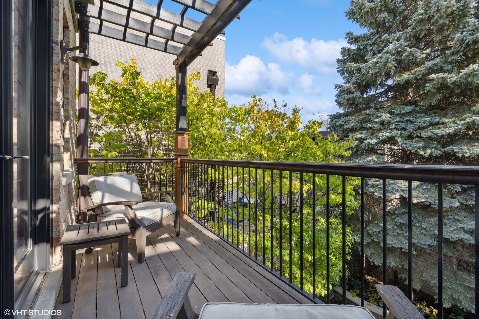 3733 North Wayne Avenue Chicago, IL 60613 - Photo 38 of 40 a view of balcony with wooden floor