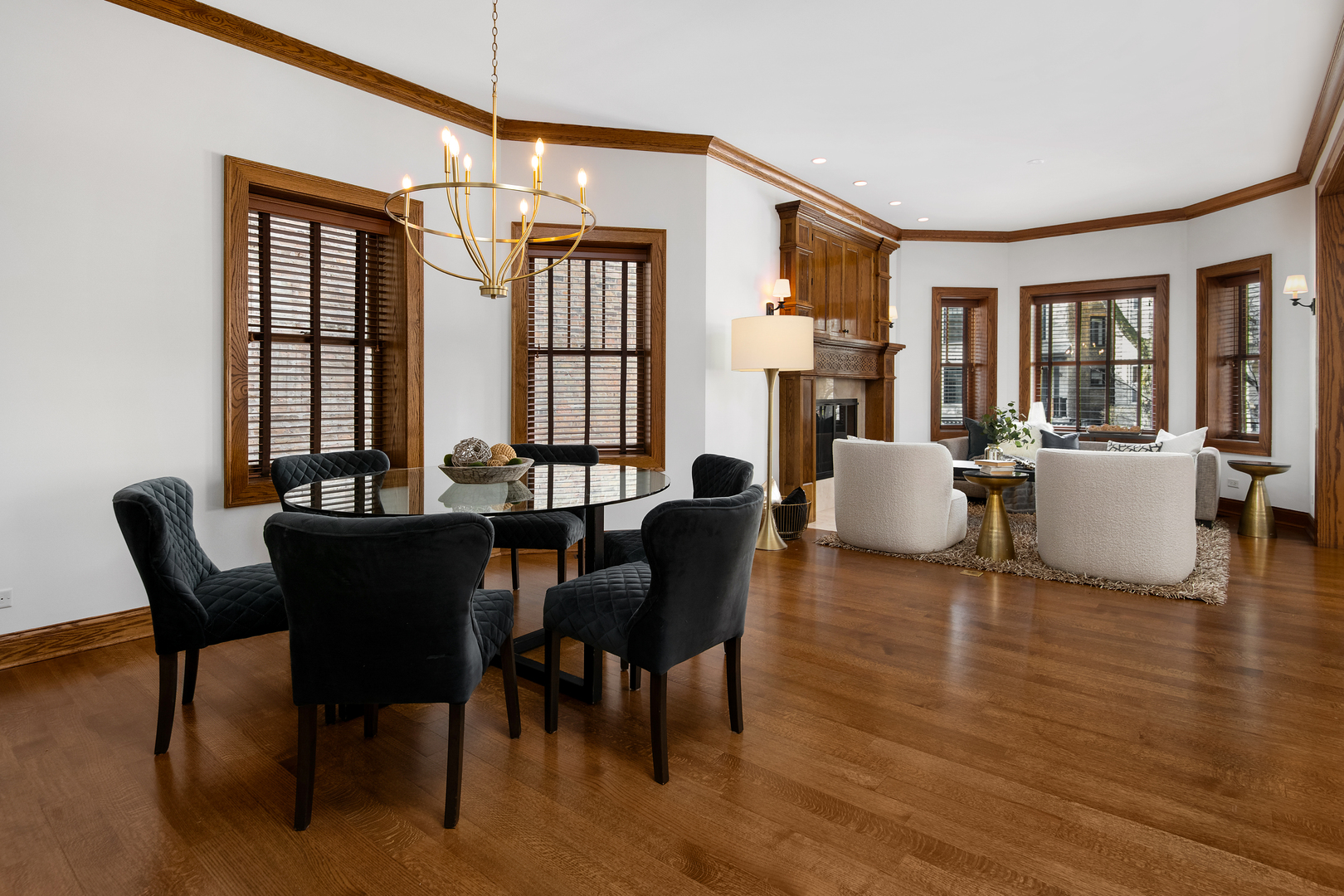 3733 North Wayne Avenue Chicago, IL 60613 - Photo 5 of 40 a living room with furniture and large windows