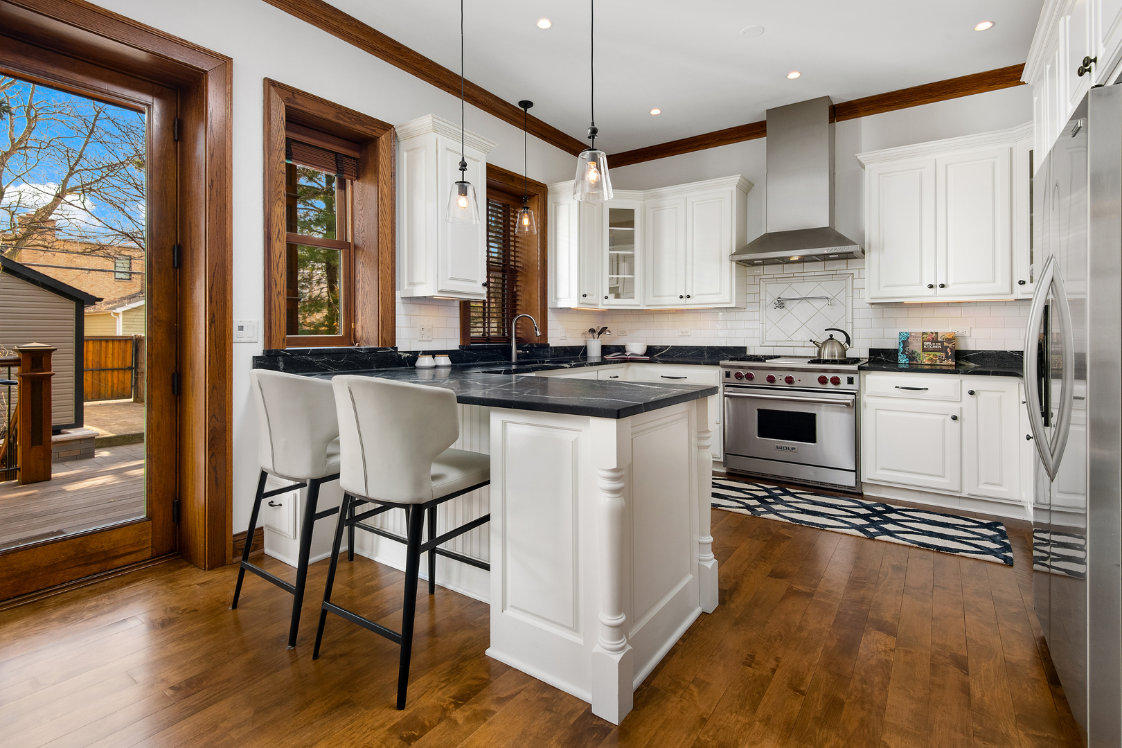 3733 North Wayne Avenue Chicago, IL 60613 - Photo 7 of 40 a kitchen with a stove a sink and a refrigerator
