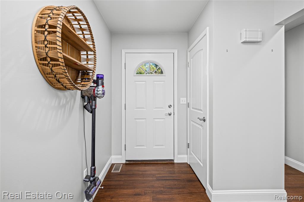 2479 Gibson Road Grand Blanc, MI 48439 - Photo 11 of 55