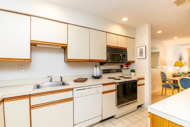 $3,500 | 1307 Lagrange Street, Unit 1307, Boston, MA 02459