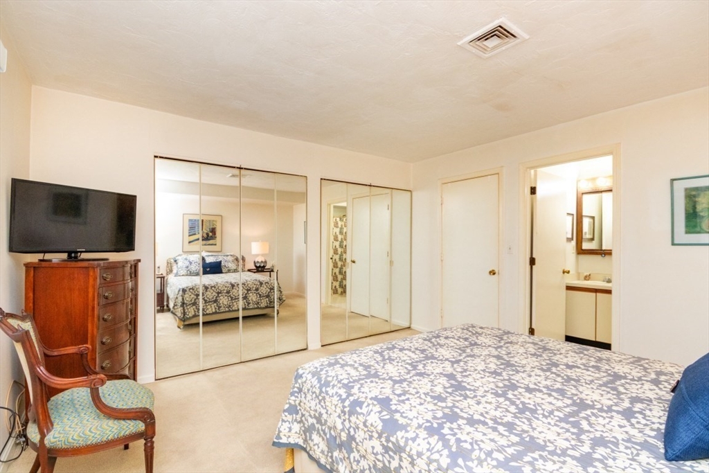 1307 Lagrange Street, Unit 1307 Boston, MA 02459 - Photo 20 of 31