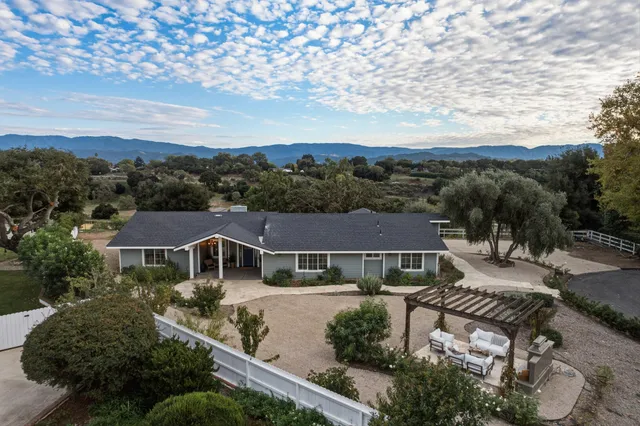 $2,650,000 | 954 Elk Grove Lane, Solvang, CA 93463