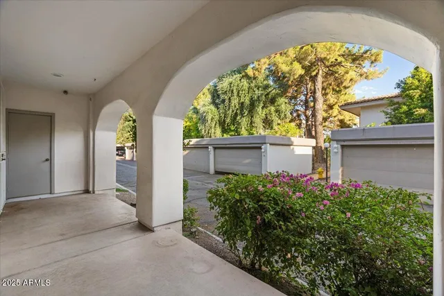 $2,095 | 5200 South Lakeshore Drive, Unit 120, Tempe, AZ 85283