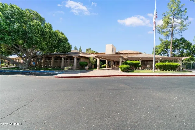 $2,095 | 5200 South Lakeshore Drive, Unit 120, Tempe, AZ 85283