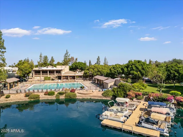 $2,095 | 5200 South Lakeshore Drive, Unit 120, Tempe, AZ 85283