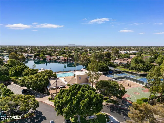 $2,095 | 5200 South Lakeshore Drive, Unit 120, Tempe, AZ 85283