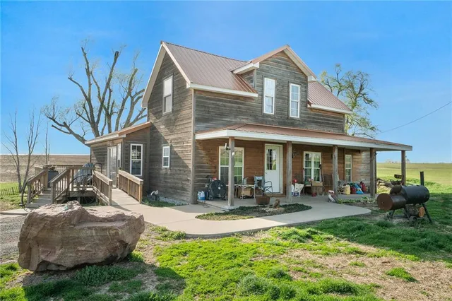 $2,000,000 | 21970 Lamar Road, Weston, MO 64098