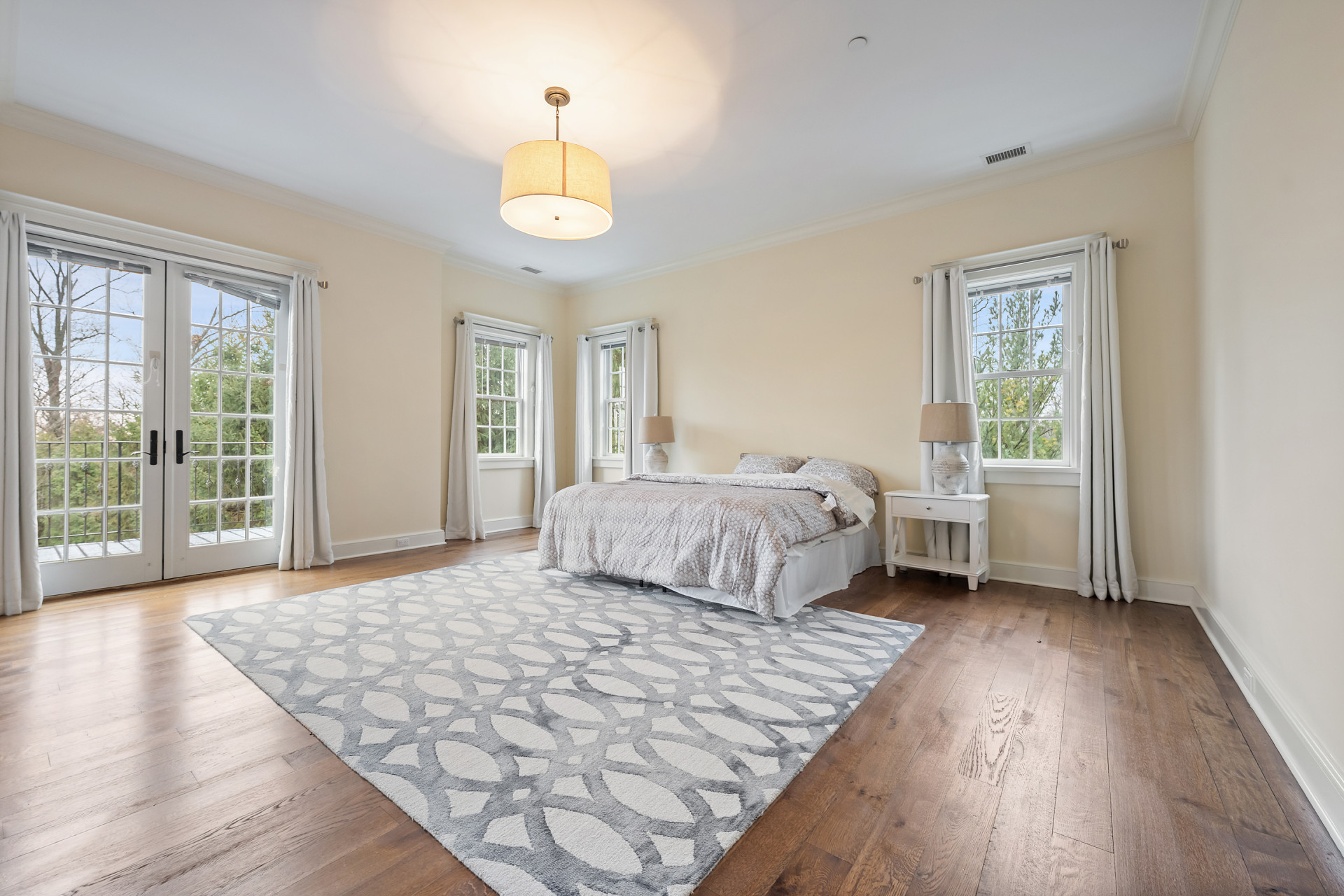 5020 Grosvenor Avenue, Unit 1 Bronx, NY 10471 - Photo 25 of 32 a bedroom with a bed and a window