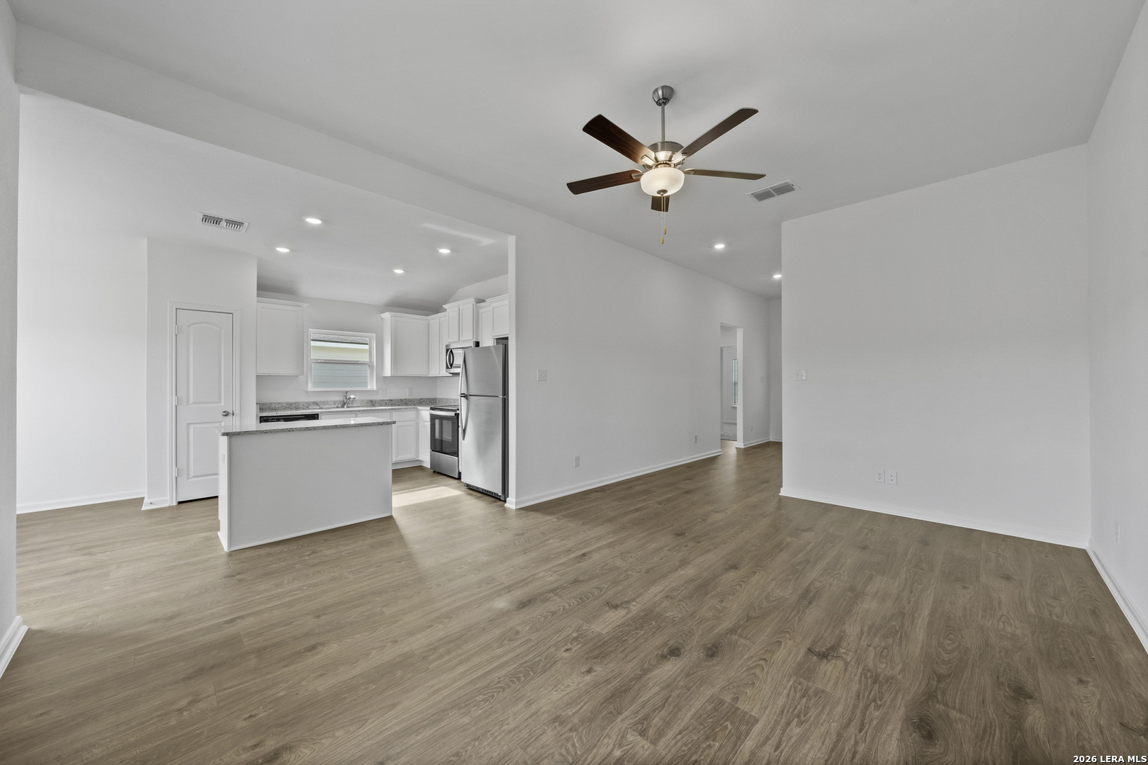16124 Farmer Lytle, TX 78052 - Photo 8 of 28