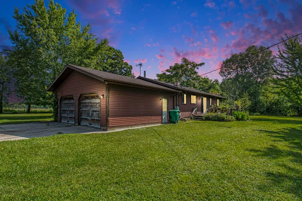 $425,000 | 7260 West East Road, Three Oaks, MI 49128