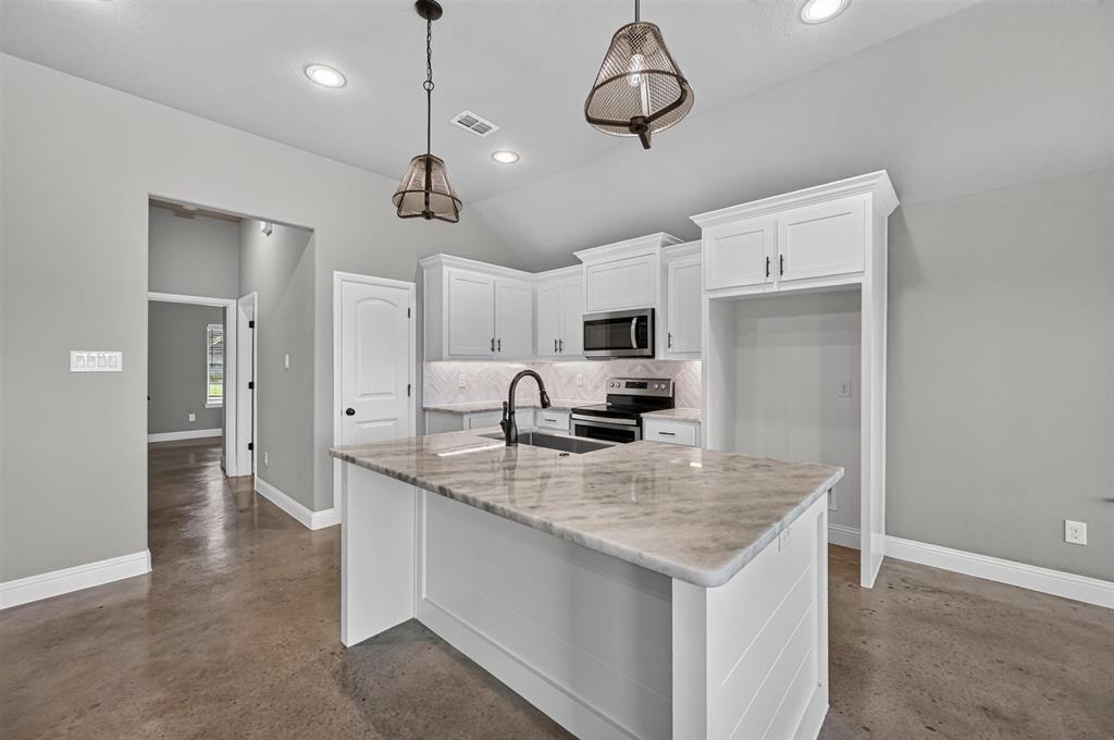 214 Rees Avenue Godley, TX 76044 - Photo 10 of 29