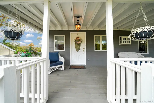 a view of an entryway with a small yard