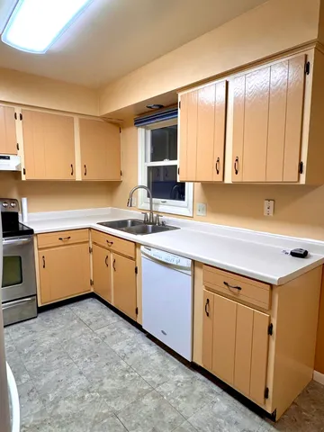 $420,000 | 913 Chapel Hill Road, Madison, WI 53711