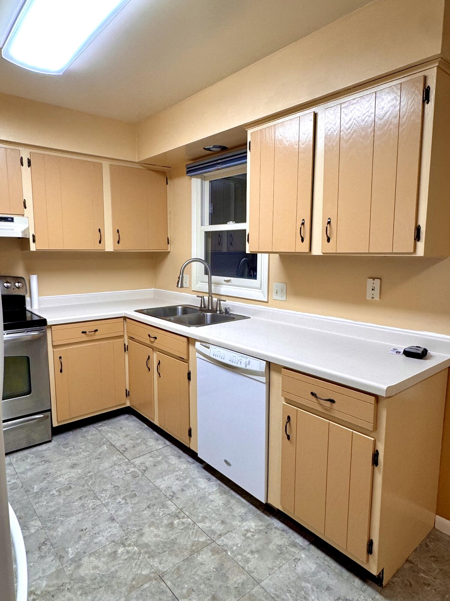 913 Chapel Hill Road Madison, WI 53711 - Photo 6 of 41 IMG_7625