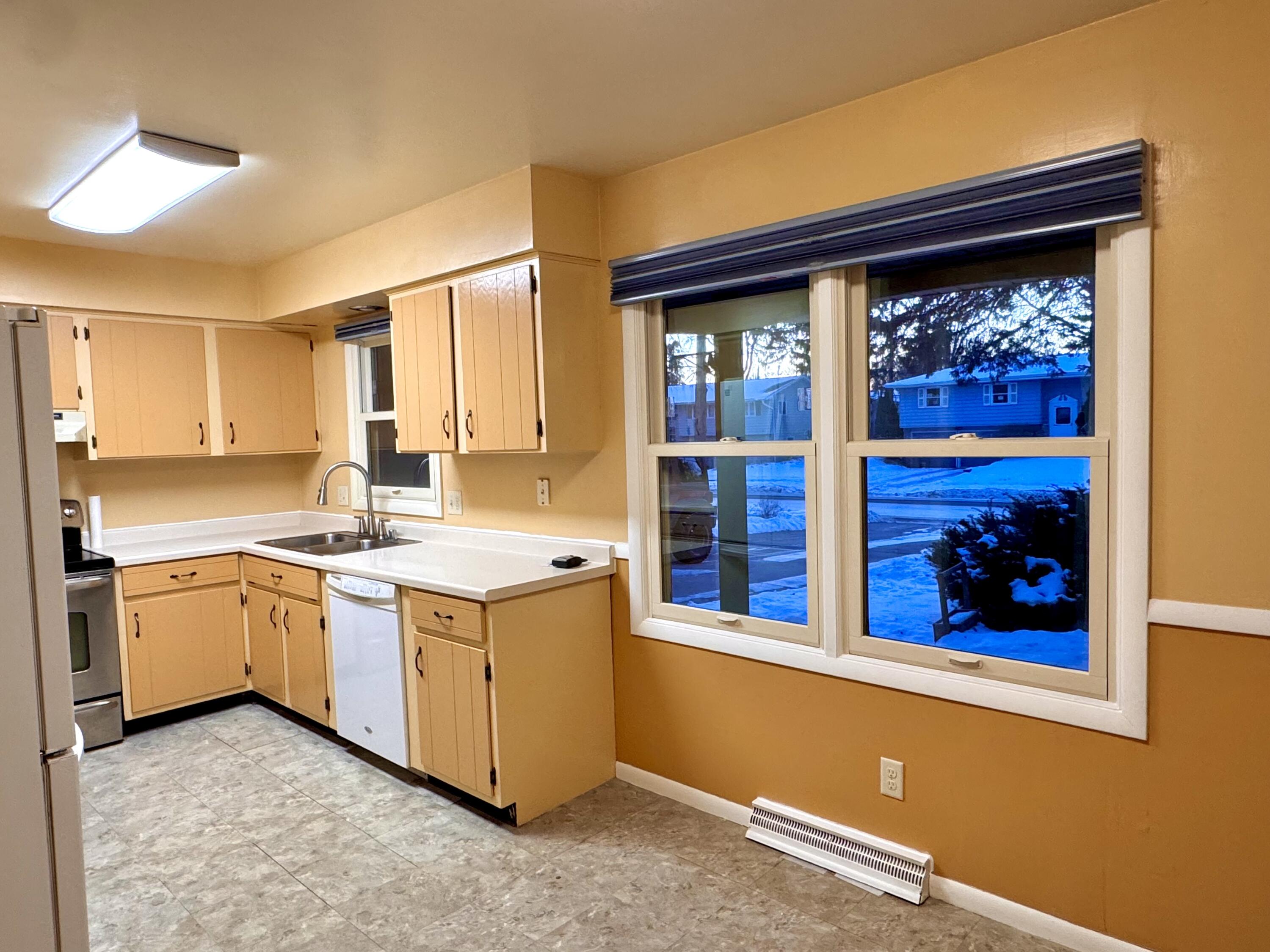 913 Chapel Hill Road Madison, WI 53711 - Photo 8 of 41 IMG_7623